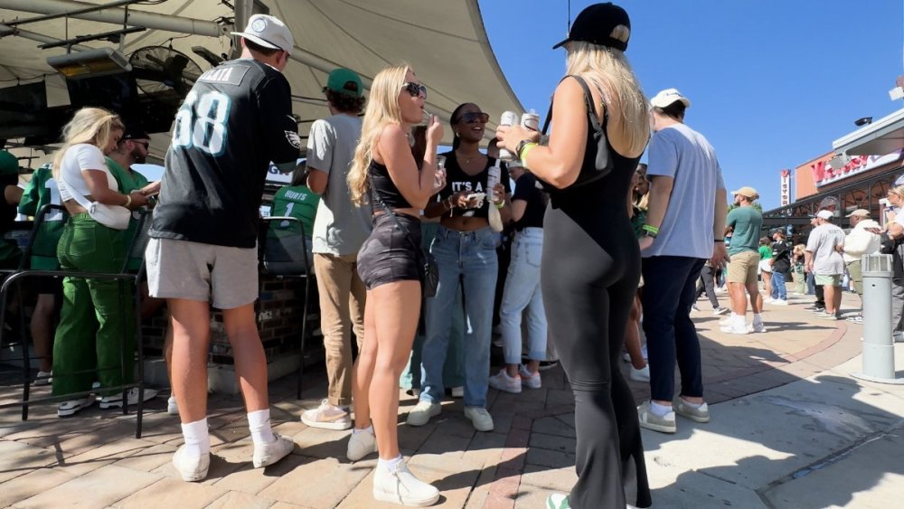 FireCandids_444challenge_0.jpg.26ee8ea73a0af81f8405f73be3fb319b (1).jpg