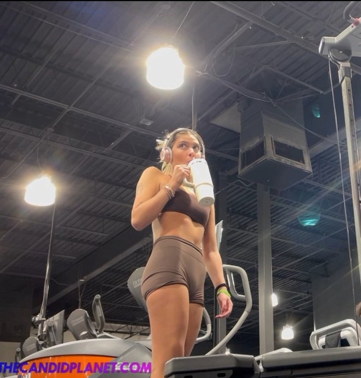 Petite College GIrl in Brown Spandex Shorts.mp4_snapshot_00.33_[2024.10.12_19.03.22].jpg