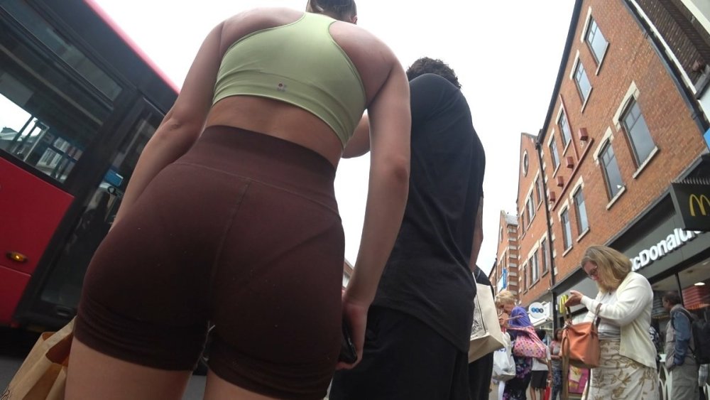 Pro Shorts - Brown Vpl Bubble At Bus Stop.mp4_snapshot_01.15_[2024.10.06_18.38.50].jpg