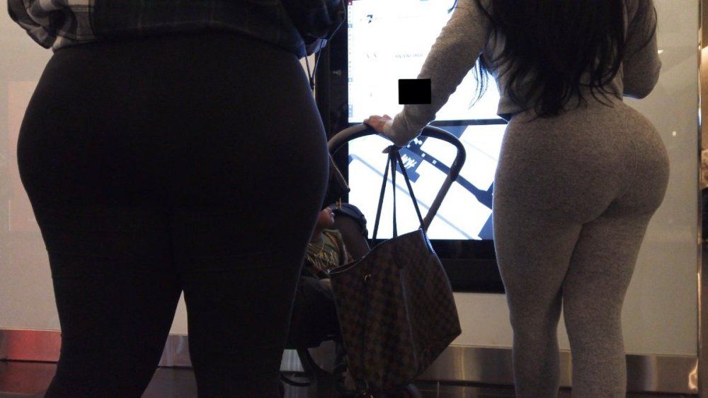 BigBootyGreyLeggings-2022.mp4_snapshot_00.56_[2025.03.14_21.59.56].jpg