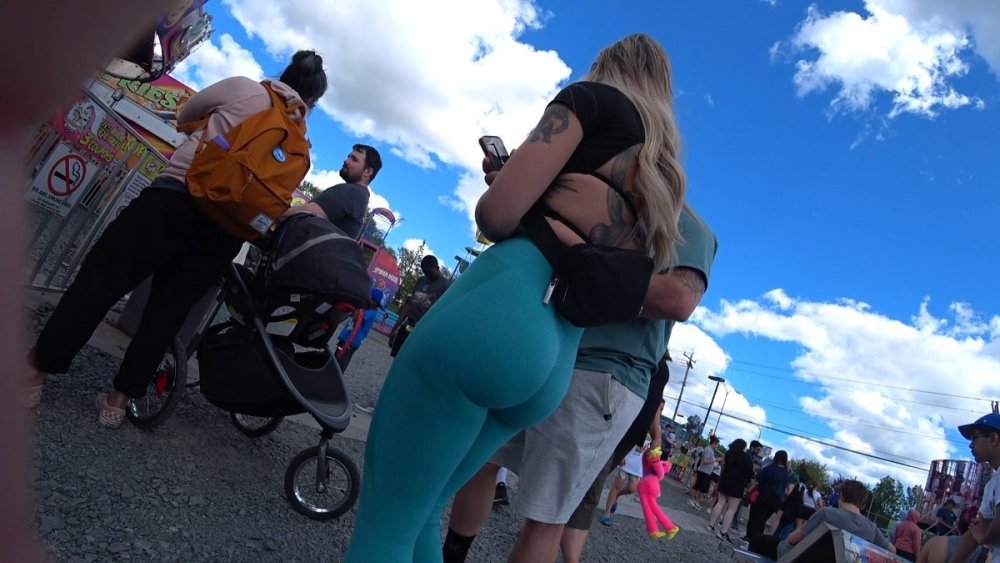 Pro Carnival - Milf Double Cam.mp4_snapshot_01.49_[2025.05.21_03.36.11].jpg