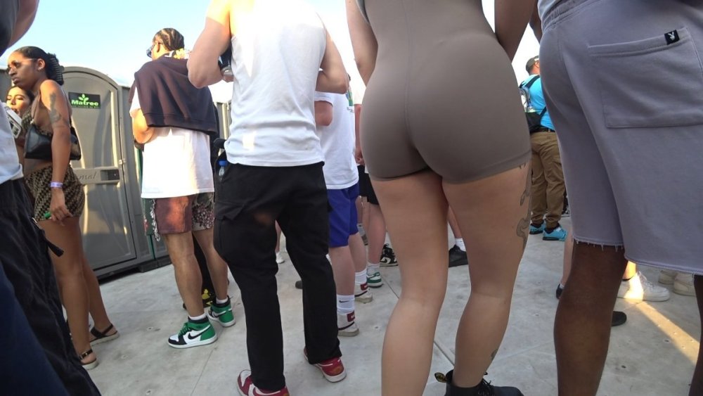 Tall Smokeshow Brunette Spandex Leotard.mp4_snapshot_04.18_[2025.05.22_11.16.04].jpg