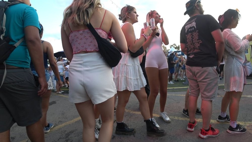 Tight Teen Friends At Music Fest.mp4_snapshot_00.47_[2025.05.22_12.20.42].jpg