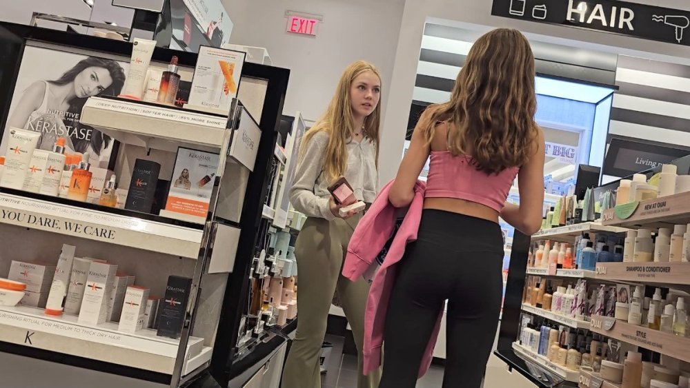 Sephora teenies in lulus.mpeg_snapshot_00.46_[2025.07.11_12.13.47].jpg