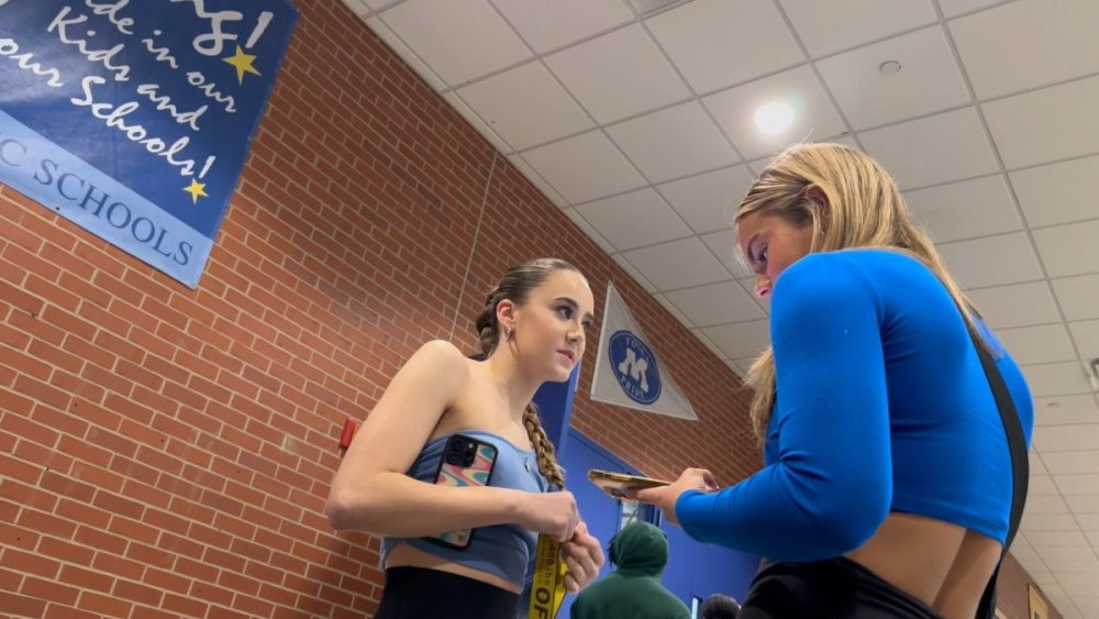 HS teen sits on your face.mov_snapshot_00.06_[2025.08.11_16.29.48].jpg