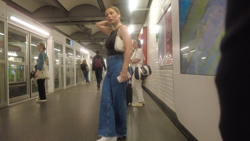 Gorgeous blond.mp4_snapshot_00.31_[2025.09.28_13.47.49].jpg