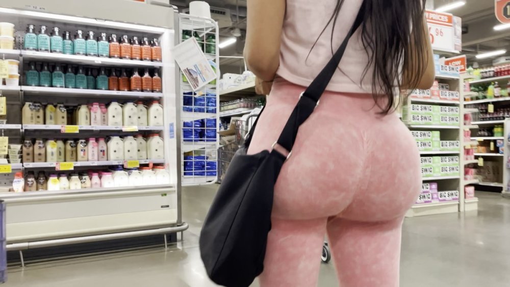 Latina packing a ridiculous peach in pink leggings.mov_snapshot_02.48_[2025.09.07_01.23.14].jpg