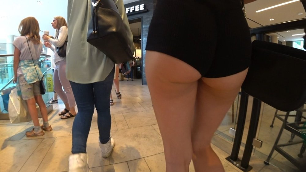 Pro Club - Blonde Cheeky Teen Bends-1.m4v_snapshot_00.41_[2025.10.24_01.39.54].jpg