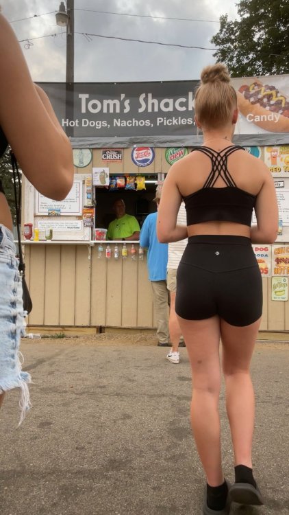 cap_blonde in all black_00_01_29_20.jpg