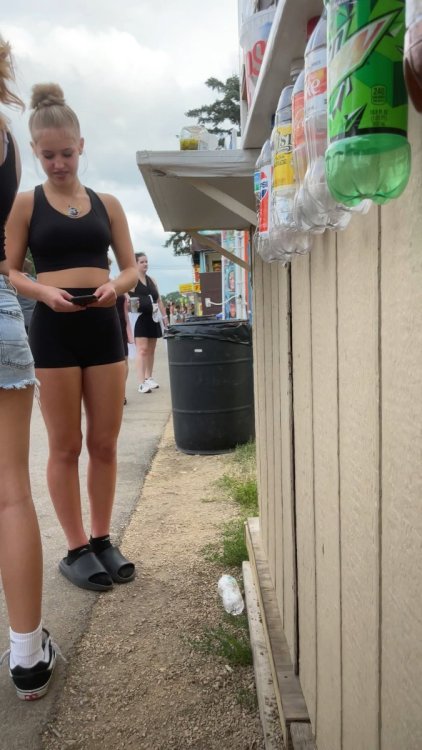 cap_blonde in all black_00_03_16_38.jpg