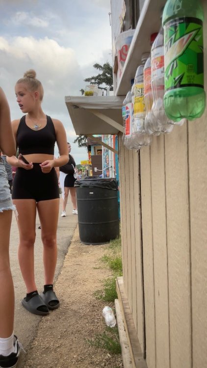 cap_blonde in all black_00_03_20_40.jpg