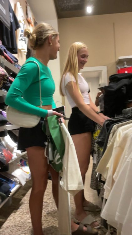 cap_two friends graphic tees_00_00_02_01.jpg