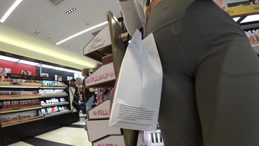 Sub 23 - Blonde Lulu Flares Banger.mp4_snapshot_00.29_[2025.12.08_09.21.47].jpg