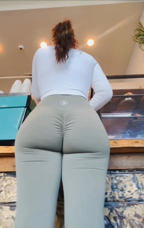 jiggly Pawg Brunette (4).jpg