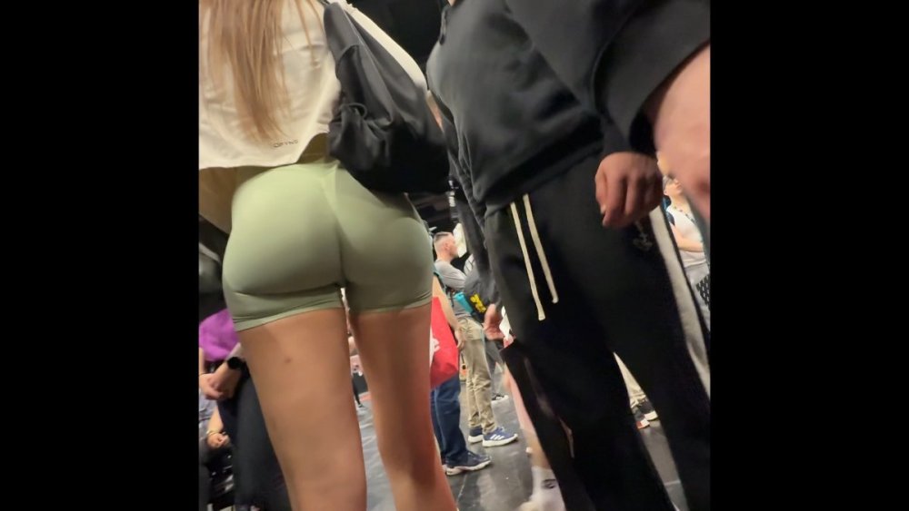 Fit duo04 green shorts and blue leggings.mp4_snapshot_03.41_[2026.03.01_03.53.21].jpg