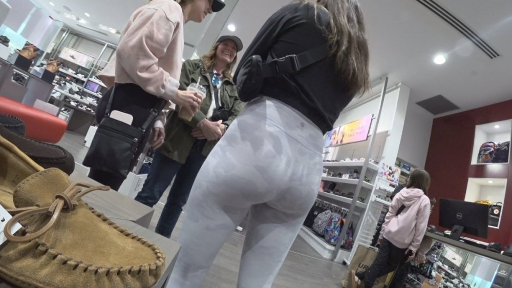 Pro Leggings - White Lulus Brunette Bubble-1.m4v_snapshot_03.34_[2026.03.16_09.30.39].jpg