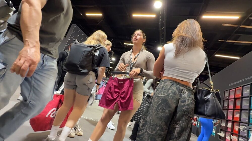 f03 - NVGTN shorts brunette PAWG H.mp4_snapshot_04.01_[2026.03.17_09.51.40].jpg