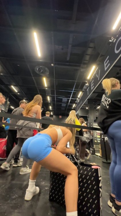two gym babes.mp4_snapshot_04.41_[2026.03.01_03.48.00].jpg