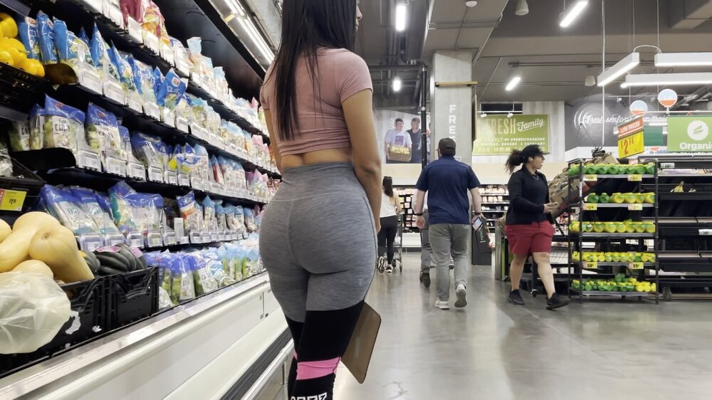 Latina_packing_a_perfect_peach.mov.mov_snapshot_00.03_[2026.04.22_09.56.10].jpg