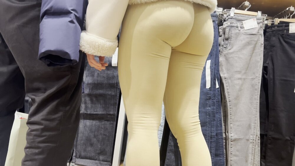 bootyful candids cute lil bubble shopping-pt.1.mp4.mp4_snapshot_02.35_[2026.05.14_18.05.30].jpg