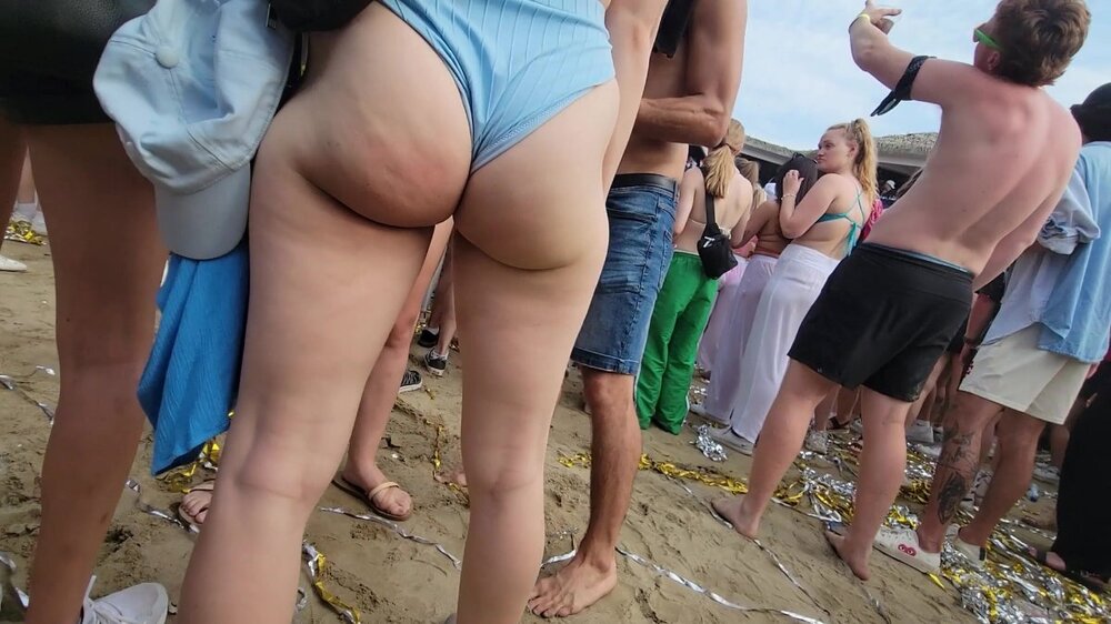 JIGGLYBUBBLEBUTTINBLUE-frameat0m42s.jpg.c3aa59950faf5da449374f5a1cd7e9cf.jpg