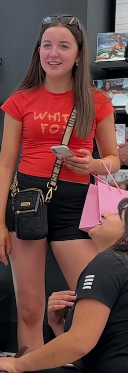 vlcsnap-2025-04-30-20h32m03s381.png.51c72bfb185e7be2c16552b2bf1649db.png